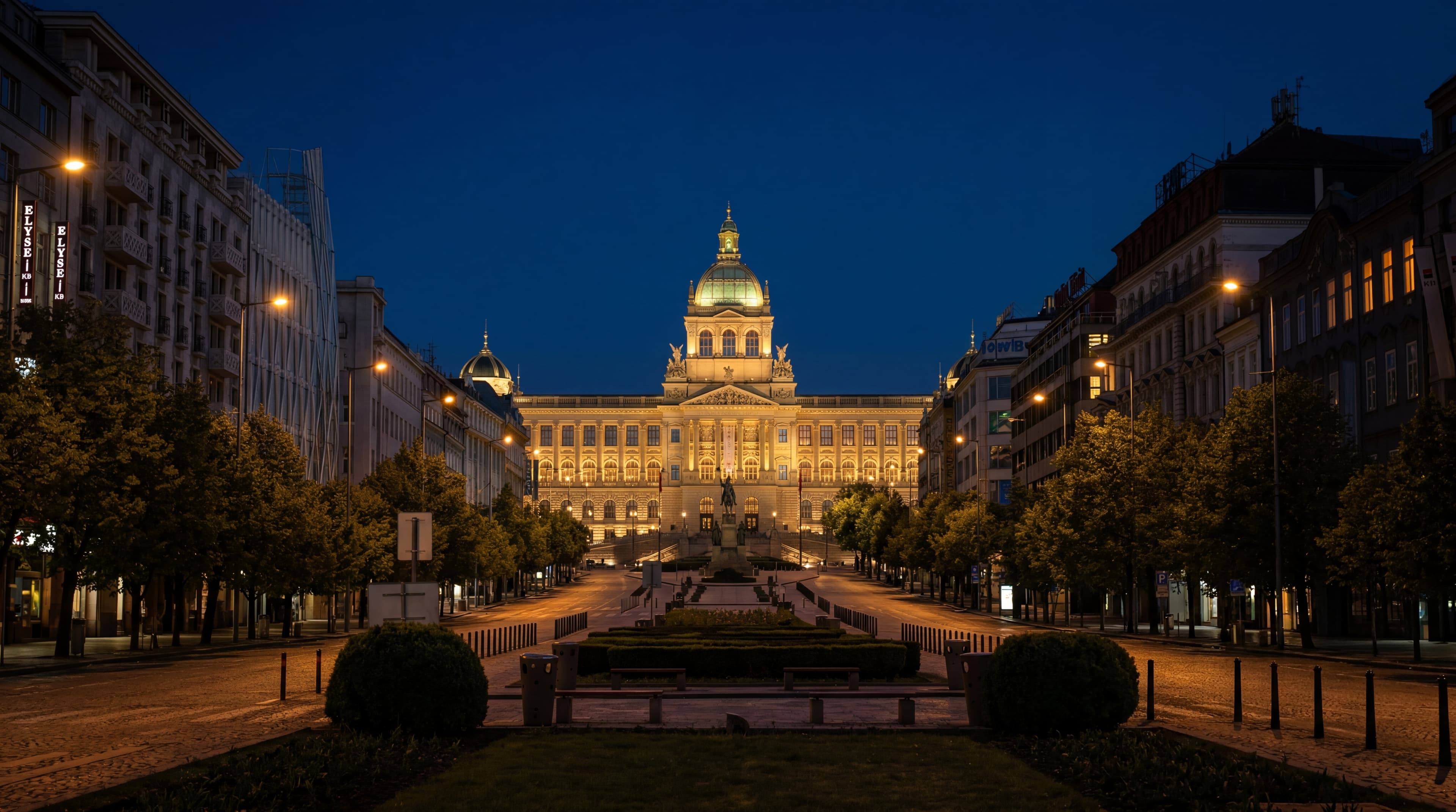 Praha - Václavské náměstí v noci